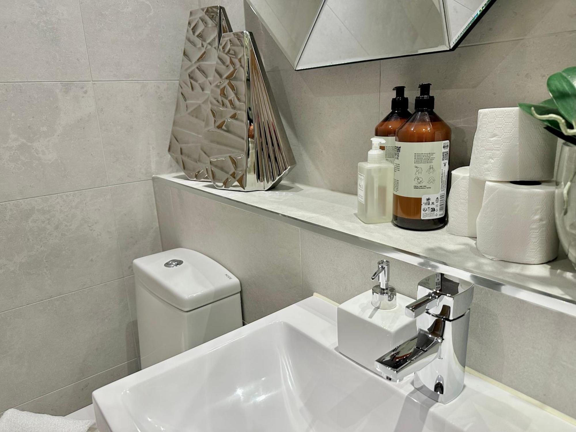 Superior Apartment In Cardiff City Centre Экстерьер фото